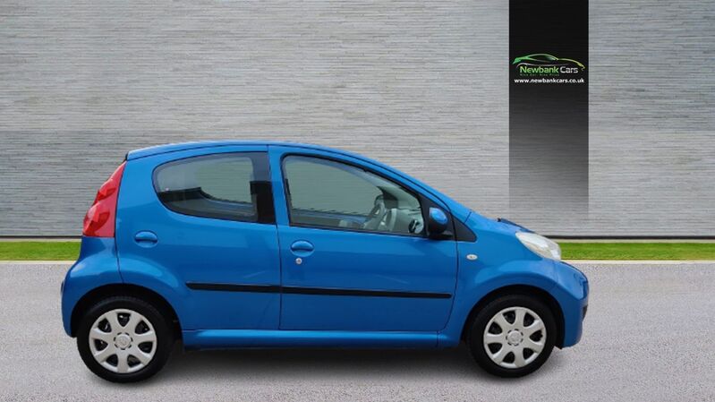 PEUGEOT 107